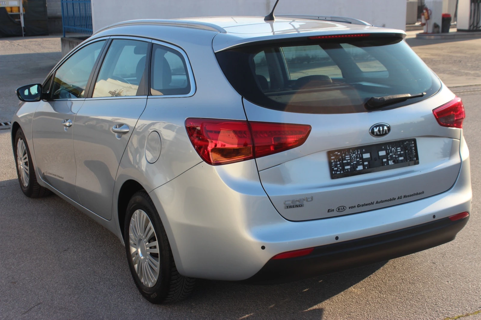 Kia Ceed 1.6 GDI 135к.с.АВТОМАТ, Уникат Швейцария - изображение 7