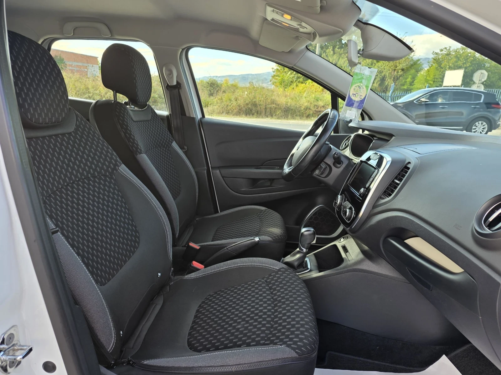 Renault Captur 1.5DXI AUTOMATIC LUXE EDITION - изображение 9