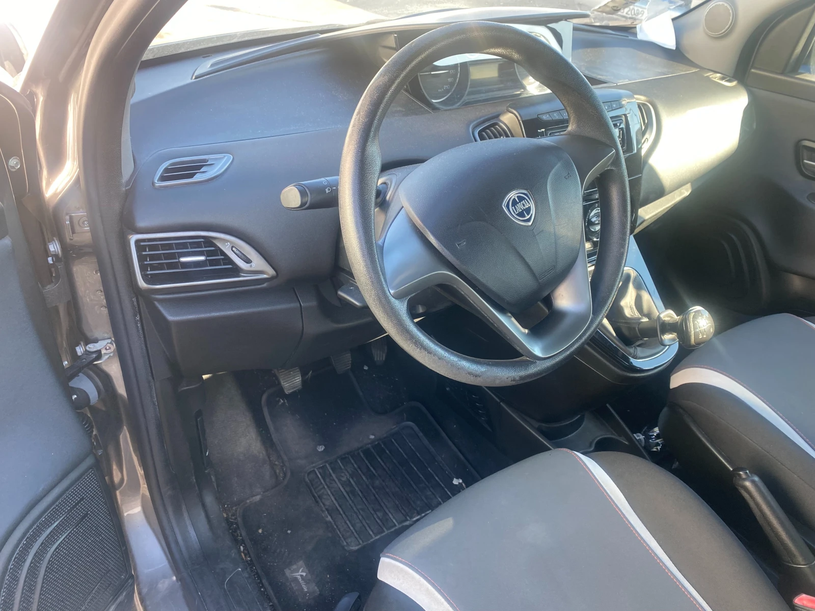 Lancia Ypsilon 0.9T CNG EURO6 | Mobile.bg � ����������� 5