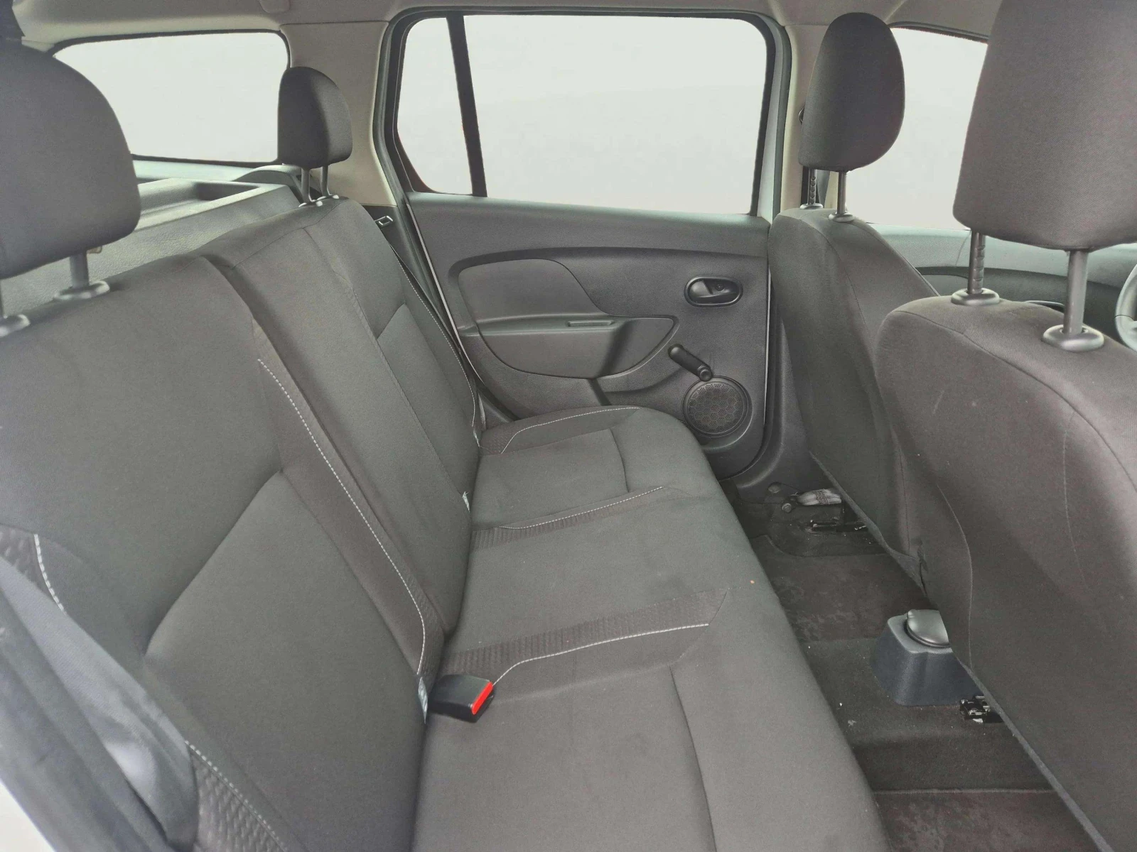 Dacia Logan 1.0 petrol - изображение 9