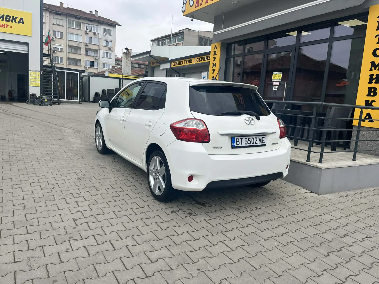 Toyota Auris, снимка 3 - Автомобили и джипове - 54179026