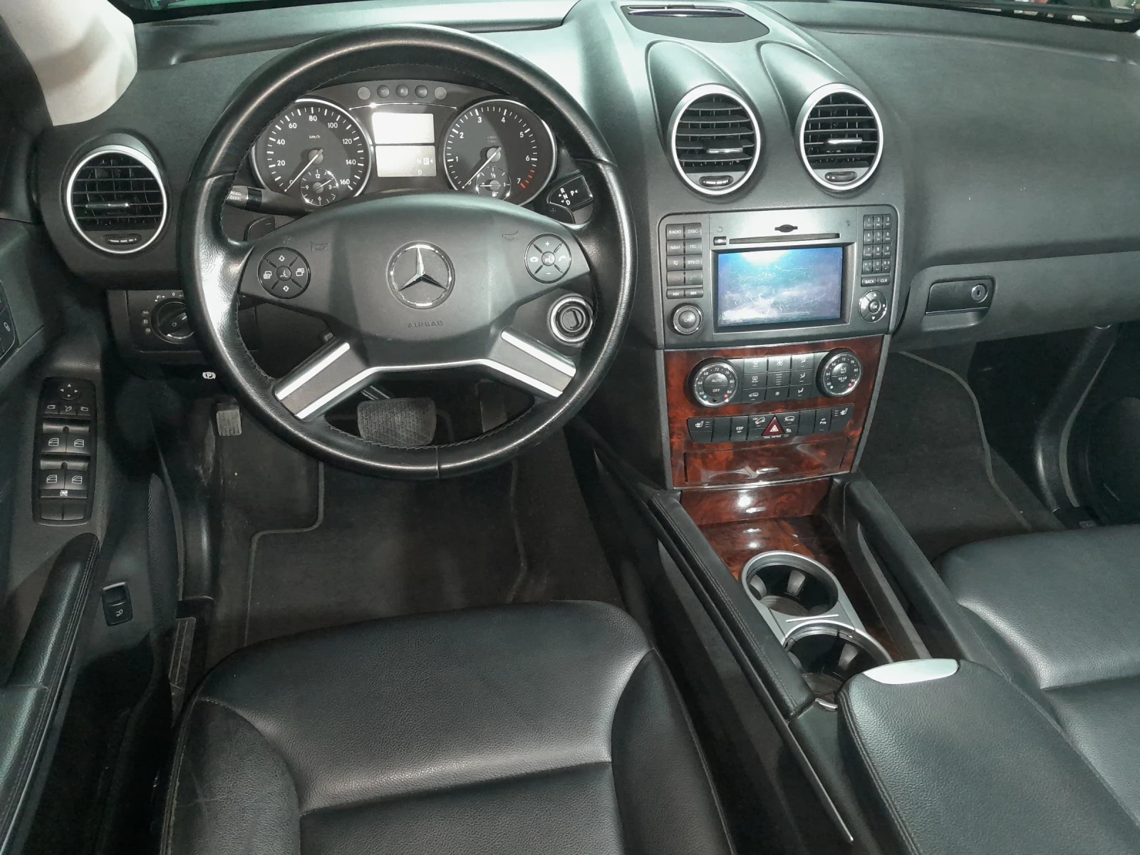 Mercedes-Benz ML 550, снимка 9 - Автомобили и джипове - 54259622