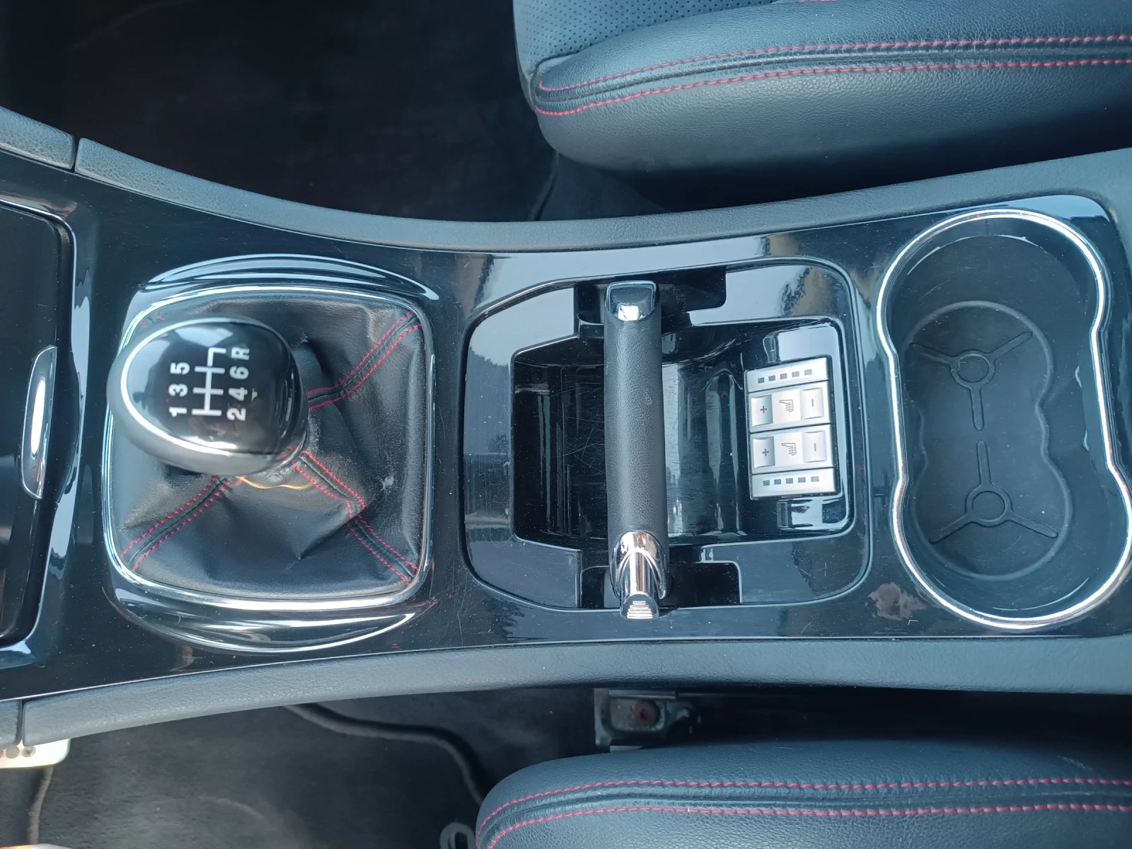 Ford S-Max 2, 2 tDCi, TITANIUM, FULL, ЛИЗИНГ , снимка 10 - Автомобили и джипове - 54568537