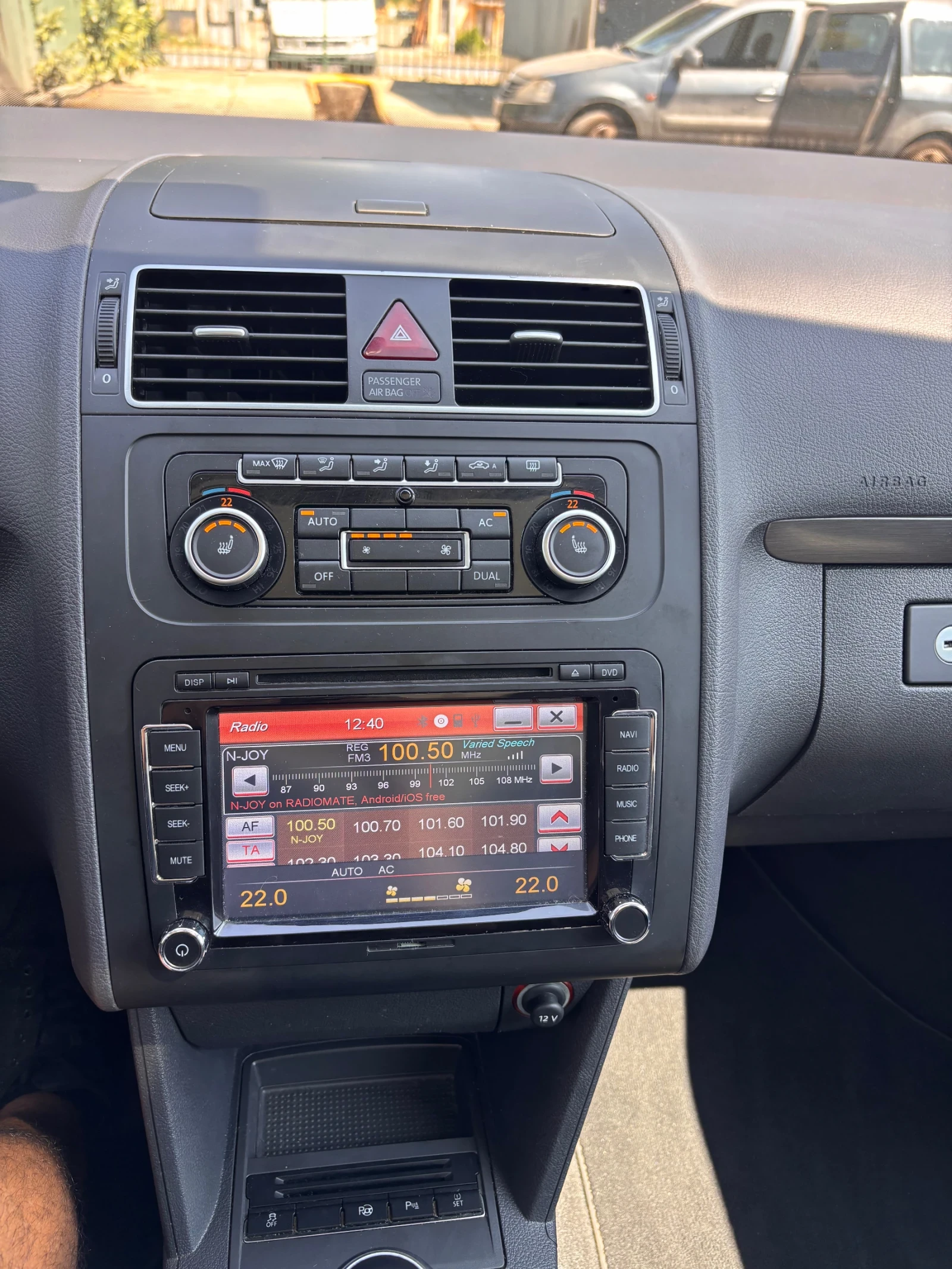 VW Touran 2.0 7 местен, снимка 16 - Автомобили и джипове - 55947246