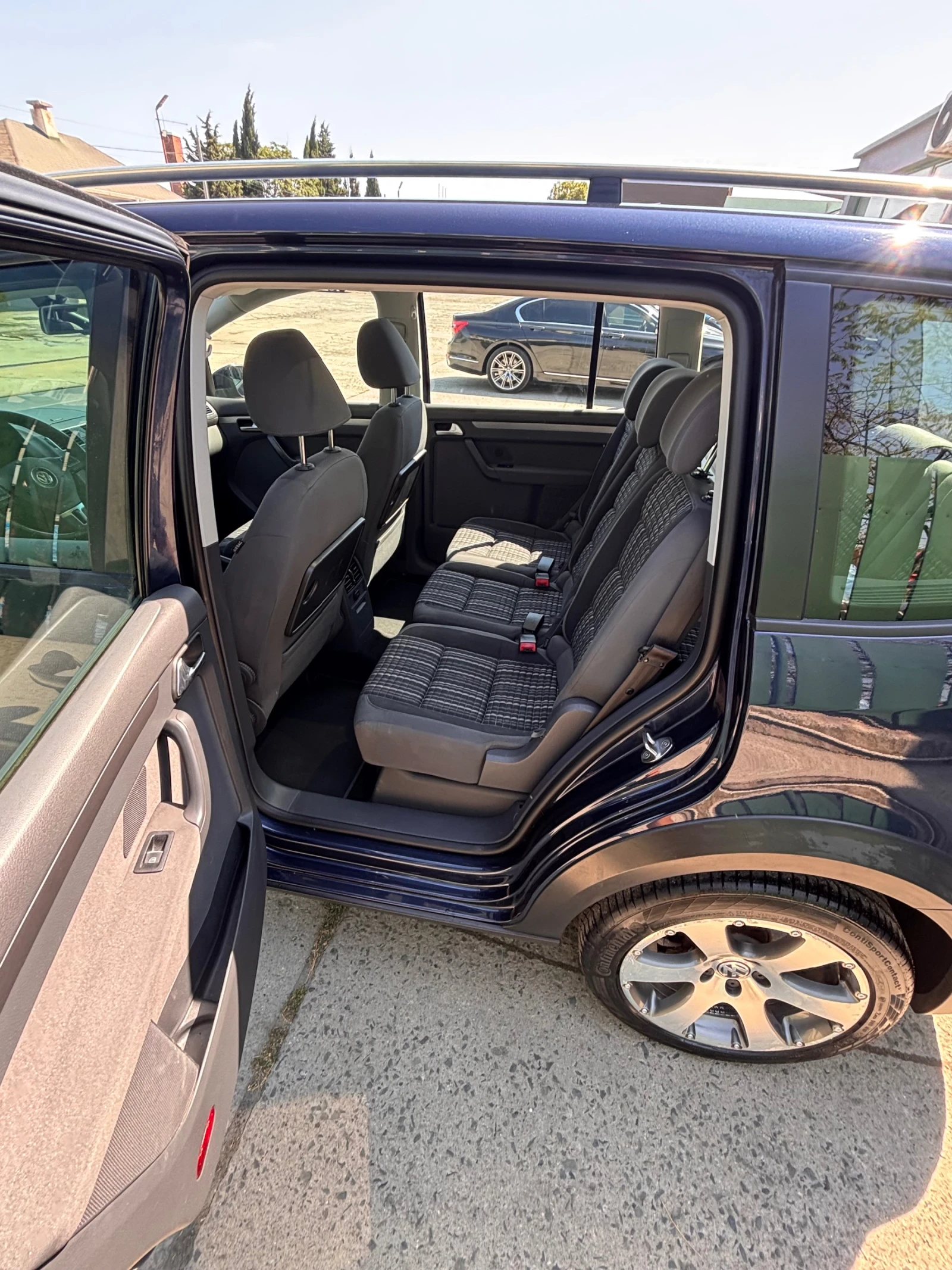 VW Touran 2.0 7 местен, снимка 10 - Автомобили и джипове - 55947246