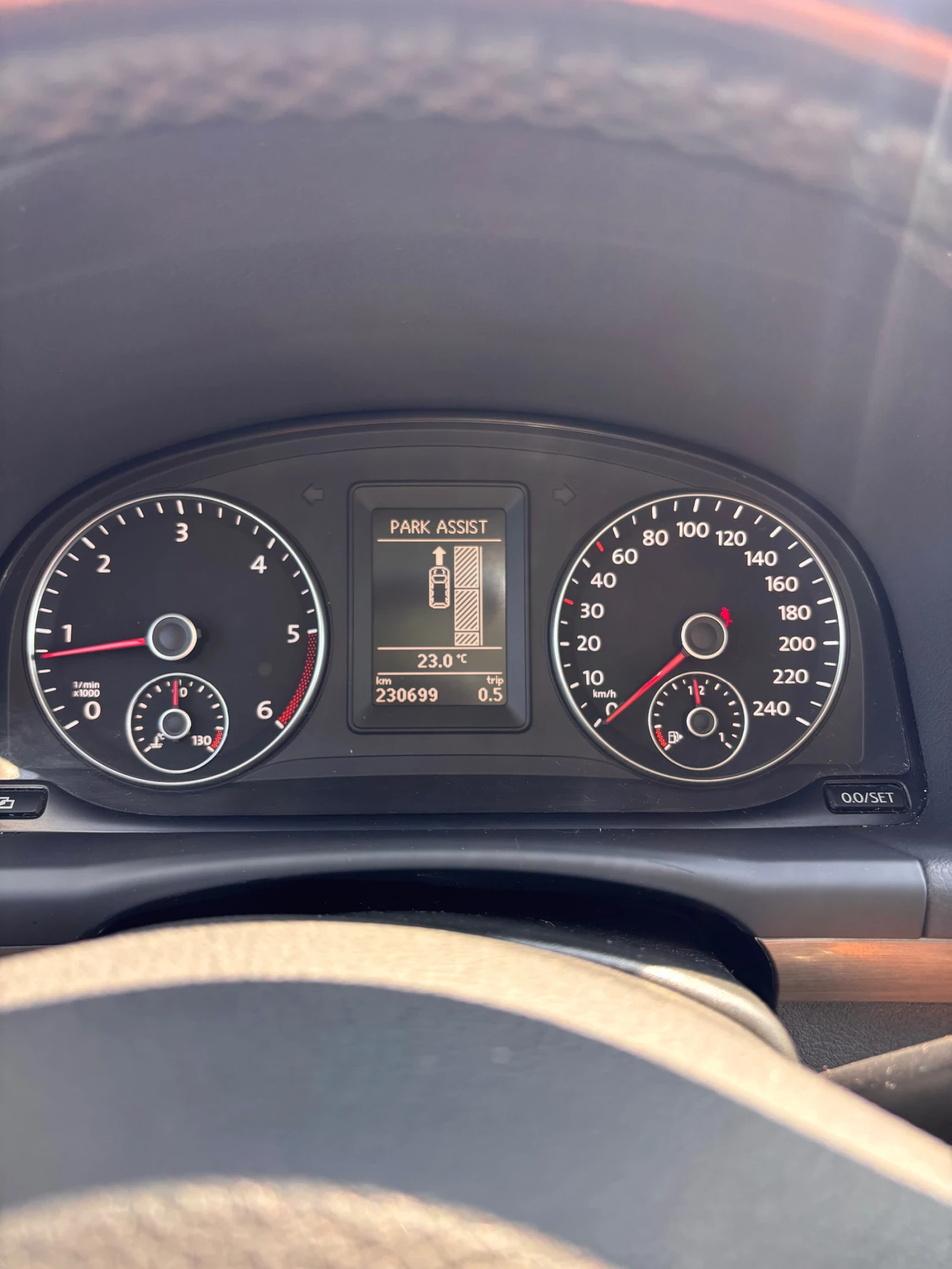 VW Touran 2.0 7 местен, снимка 17 - Автомобили и джипове - 55947246