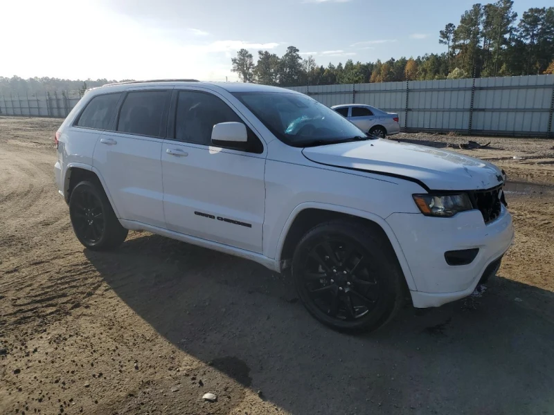 Jeep Grand cherokee LAREDO* 8ZF* DISTRONIC* CARPLAY, снимка 3 - Автомобили и джипове - 48617070