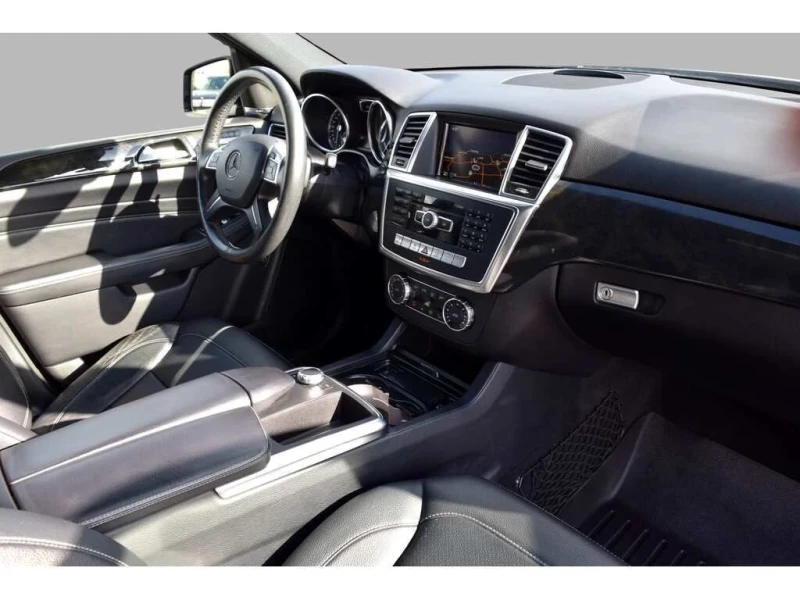 Mercedes-Benz ML 350 BlueTEC* Harman/Kardon* 360camera* Пано* Подгрев, снимка 13 - Автомобили и джипове - 52364193