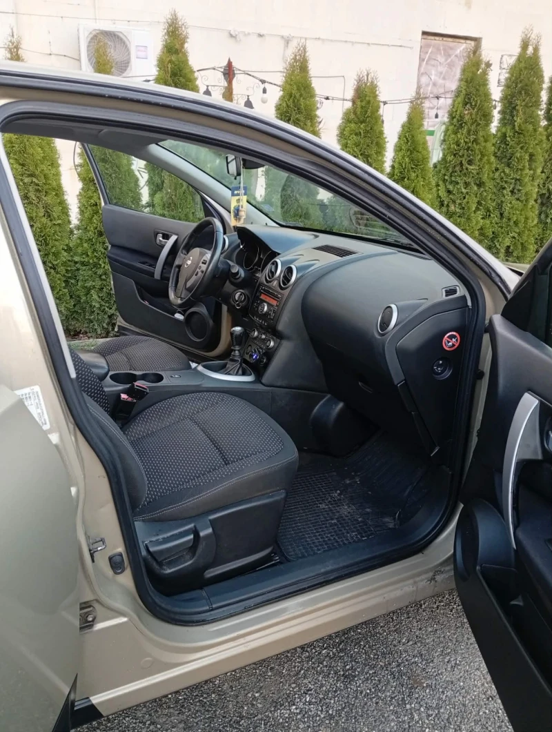 Nissan Qashqai 1.5dci, снимка 13 - Автомобили и джипове - 52869680