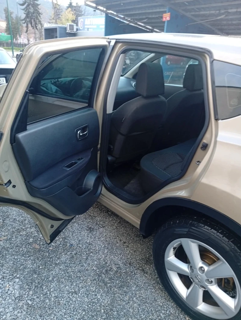 Nissan Qashqai 1.5dci, снимка 9 - Автомобили и джипове - 52869680