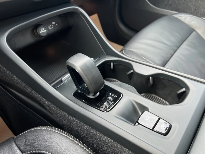 Volvo XC40 B5 Core AWD, снимка 14 - Автомобили и джипове - 53382183