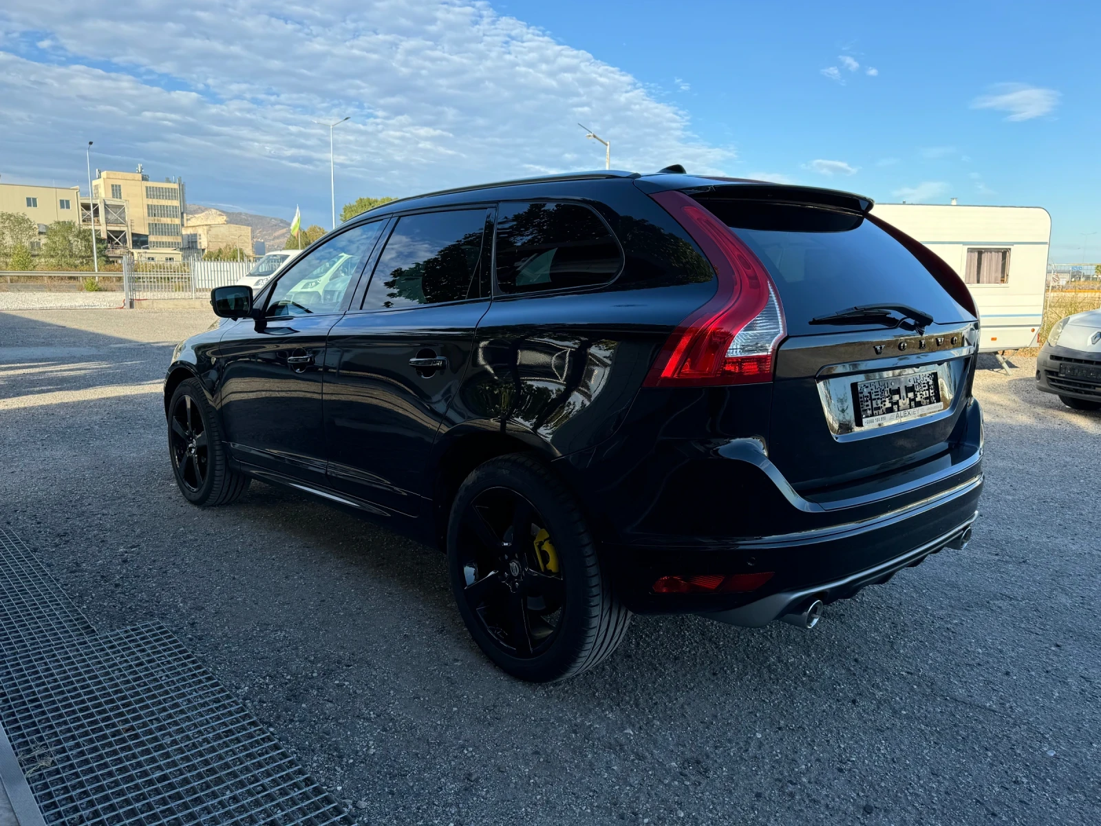 Volvo XC60 2.4 D5 R-Design 215к.с Face Swiss - изображение 6