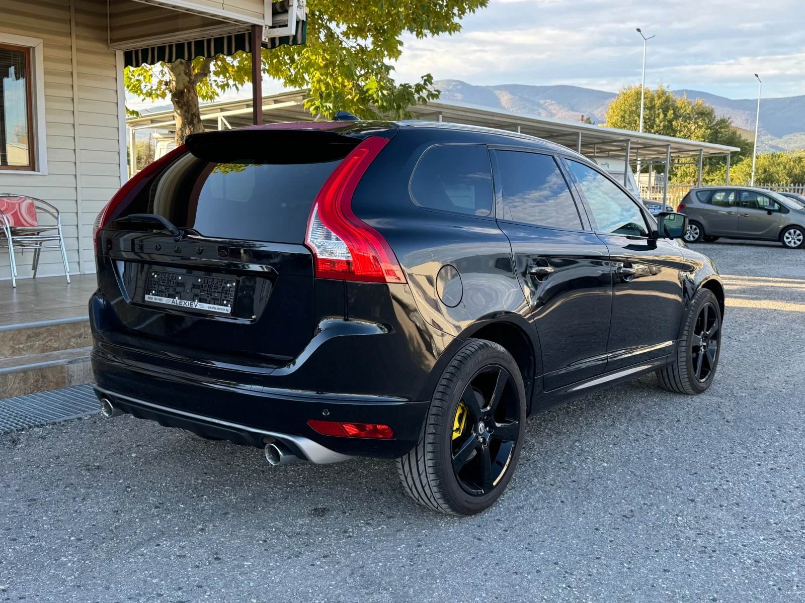 Volvo XC60 2.4 D5 R-Design 215к.с Face Swiss - изображение 4