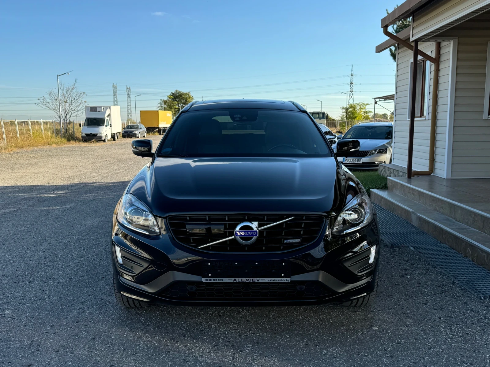 Volvo XC60 2.4 D5 R-Design 215к.с Face Swiss - изображение 2