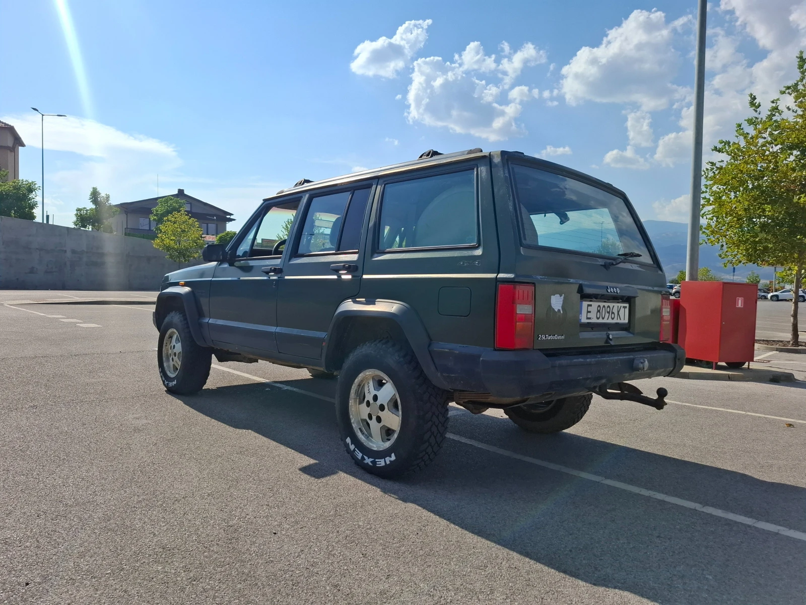 Jeep Cherokee, снимка 4 - Автомобили и джипове - 55798940