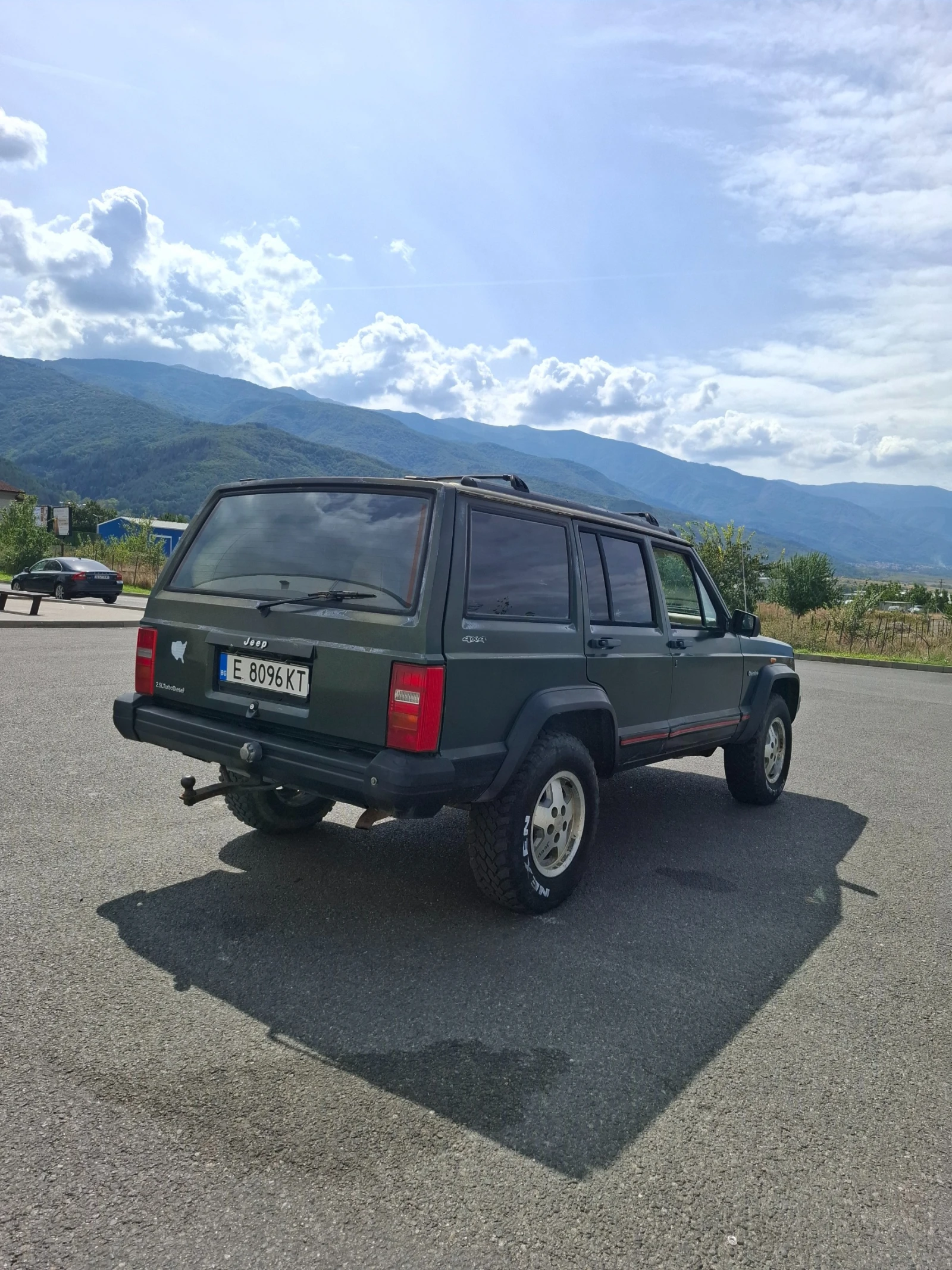 Jeep Cherokee, снимка 6 - Автомобили и джипове - 55798940