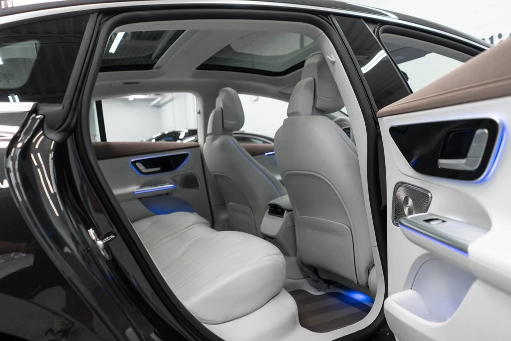 Mercedes-Benz EQE 500* AMG-pack* Distr* Масаж* Въздух* Вакуум* Burme, снимка 17 - Автомобили и джипове - 56248763
