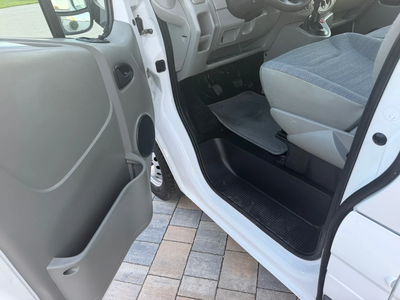 Renault Trafic 2.0 TDI , снимка 5 - Бусове и автобуси - 56132260