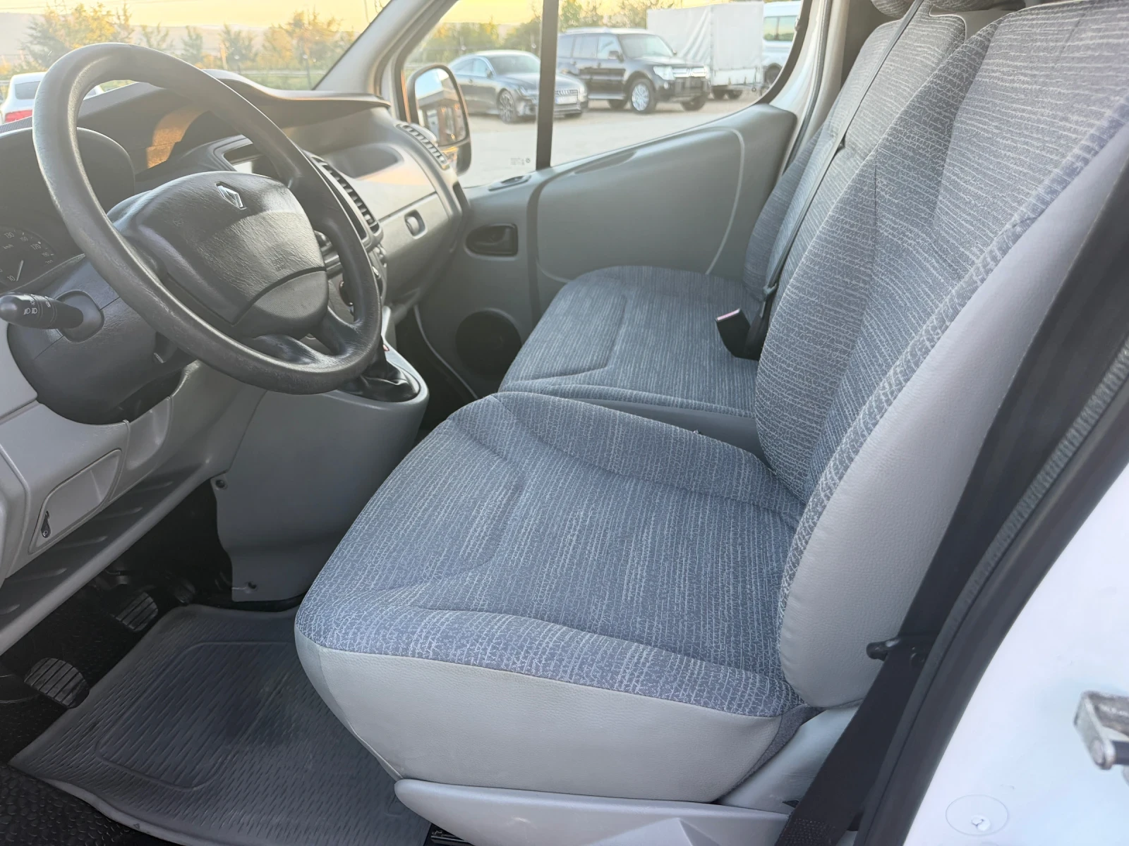 Renault Trafic 2.0 TDI , снимка 6 - Бусове и автобуси - 56132260