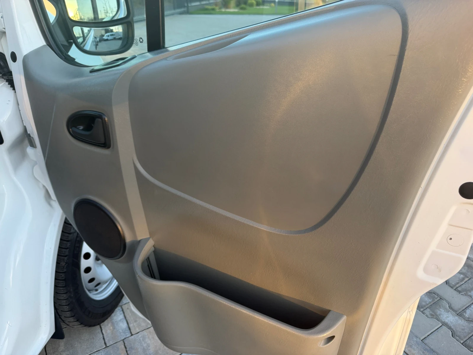 Renault Trafic 2.0 TDI , снимка 7 - Бусове и автобуси - 56132260
