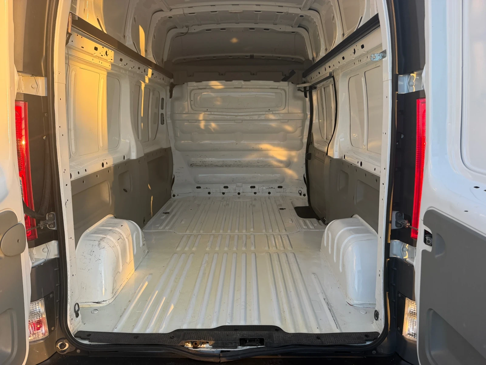 Renault Trafic 2.0 TDI , снимка 14 - Бусове и автобуси - 56132260