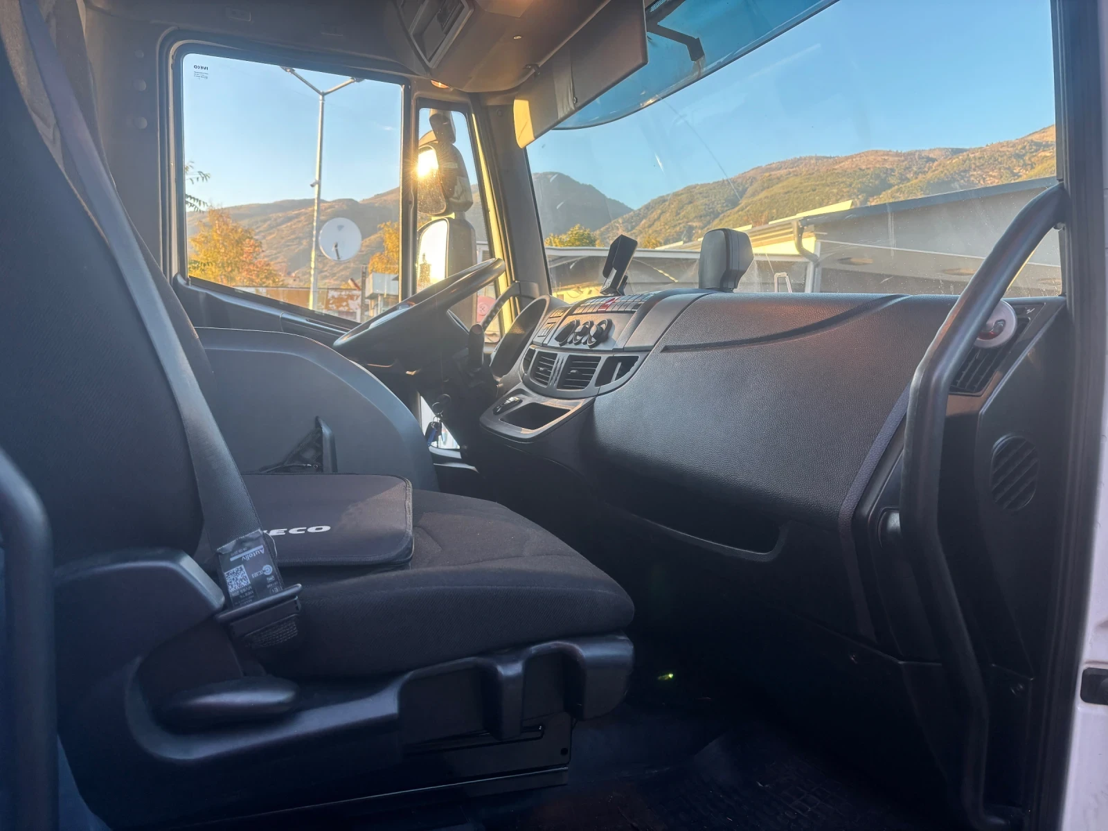 Iveco Eurocargo 140-250 Клима Euro 6 Падащ борд - изображение 8