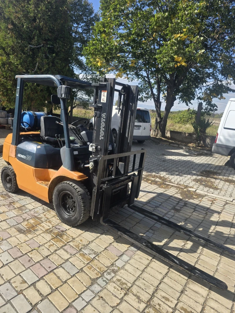 Мотокар Toyota Бензинов с виличен изравнител и кантар