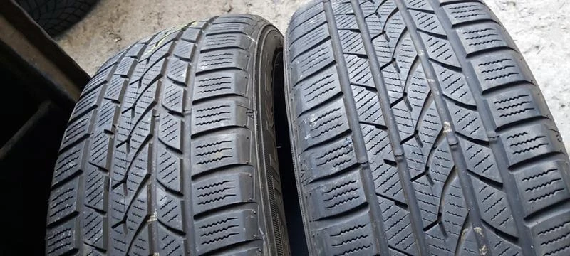 Гуми Зимни 235/60R18, снимка 2 - Гуми и джанти - 34707402