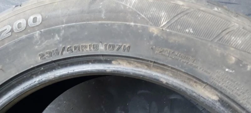 Гуми Зимни 235/60R18, снимка 8 - Гуми и джанти - 34707402