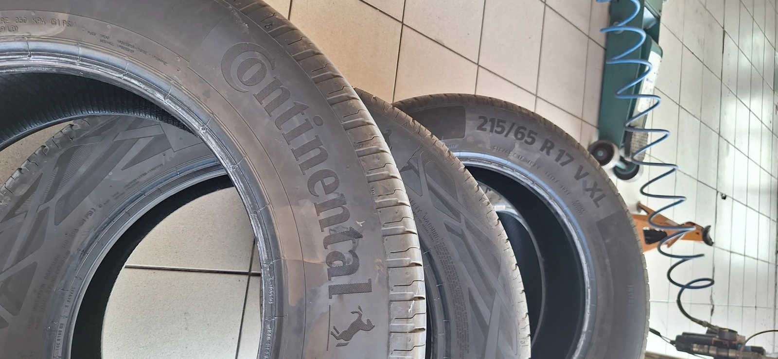Гуми Летни 215/65R17, снимка 2 - Гуми и джанти - 55771815