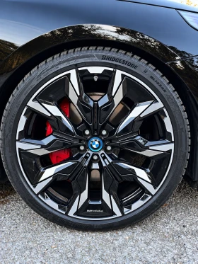 BMW 550 E/ICONIC GLOW/MPERF/INDIVIDUAL/BURGUNDY RED/PLUGIN, снимка 8