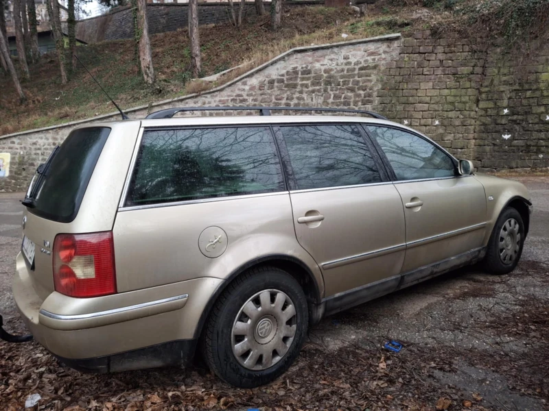 VW Passat, снимка 7 - Автомобили и джипове - 48936158