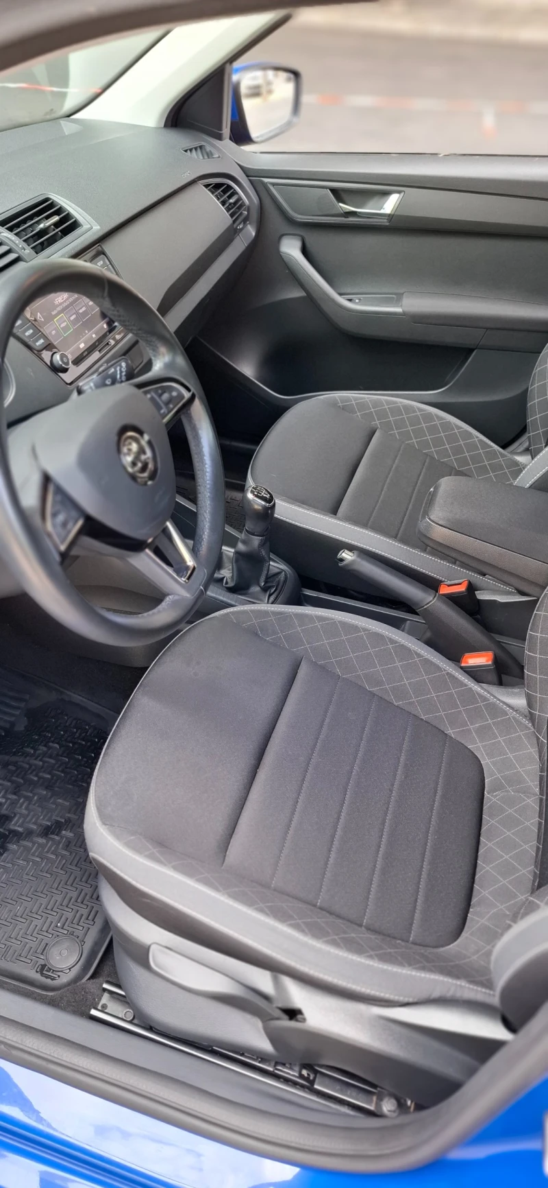 Skoda Fabia, снимка 6 - Автомобили и джипове - 52652195