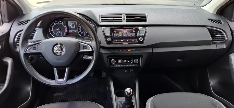 Skoda Fabia, снимка 5 - Автомобили и джипове - 52652195