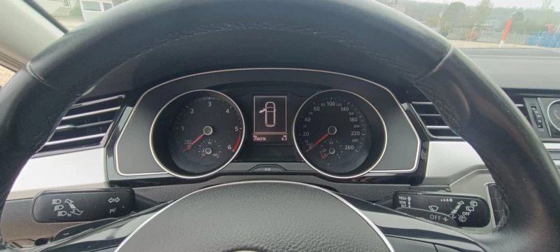 VW Passat B8 2.0 TDI Automatic 150 k.c. 2016 г., снимка 15 - Автомобили и джипове - 52439726