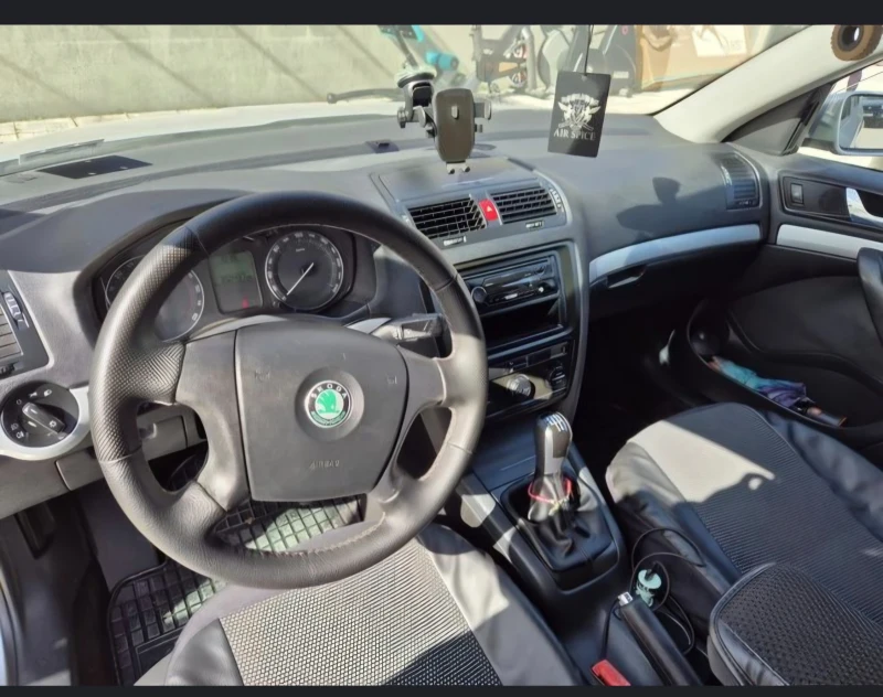 Skoda Octavia, снимка 6 - Автомобили и джипове - 52896036