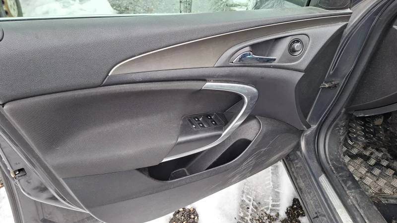 Opel Insignia Седан* 220000км.* , снимка 13 - Автомобили и джипове - 53399200