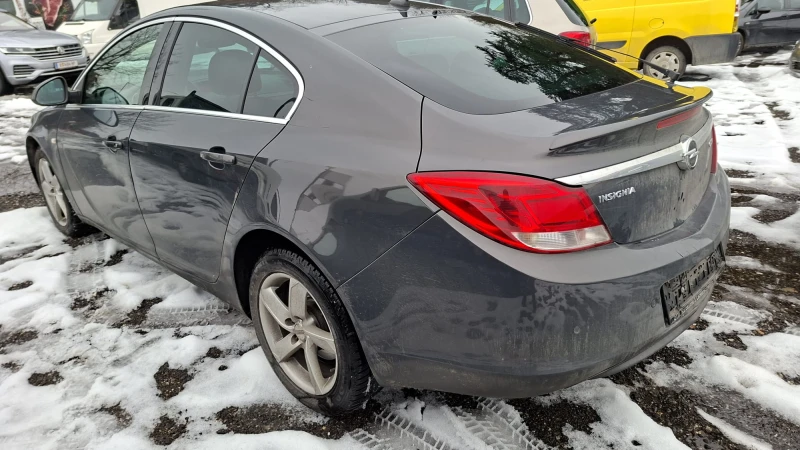 Opel Insignia Седан* 220000км.* , снимка 4 - Автомобили и джипове - 53399200