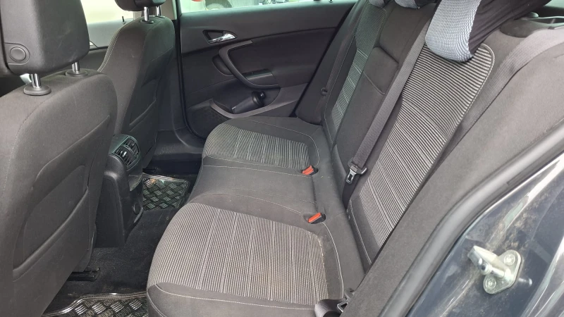 Opel Insignia Седан* 220000км.* , снимка 10 - Автомобили и джипове - 53399200