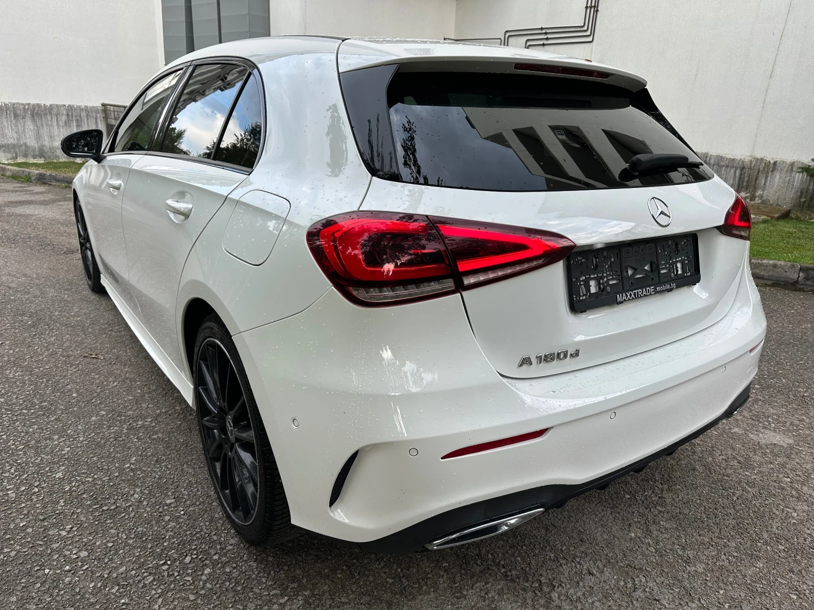 Mercedes-Benz A 180 d / AMG OPTIC  - изображение 5