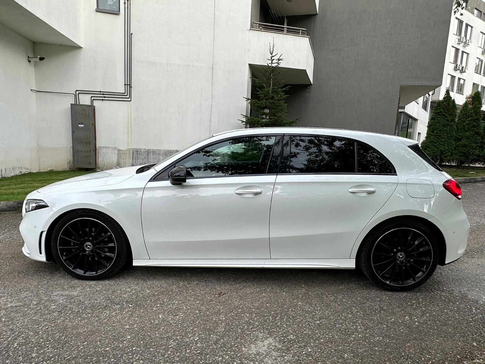 Mercedes-Benz A 180 d / AMG OPTIC  - изображение 4