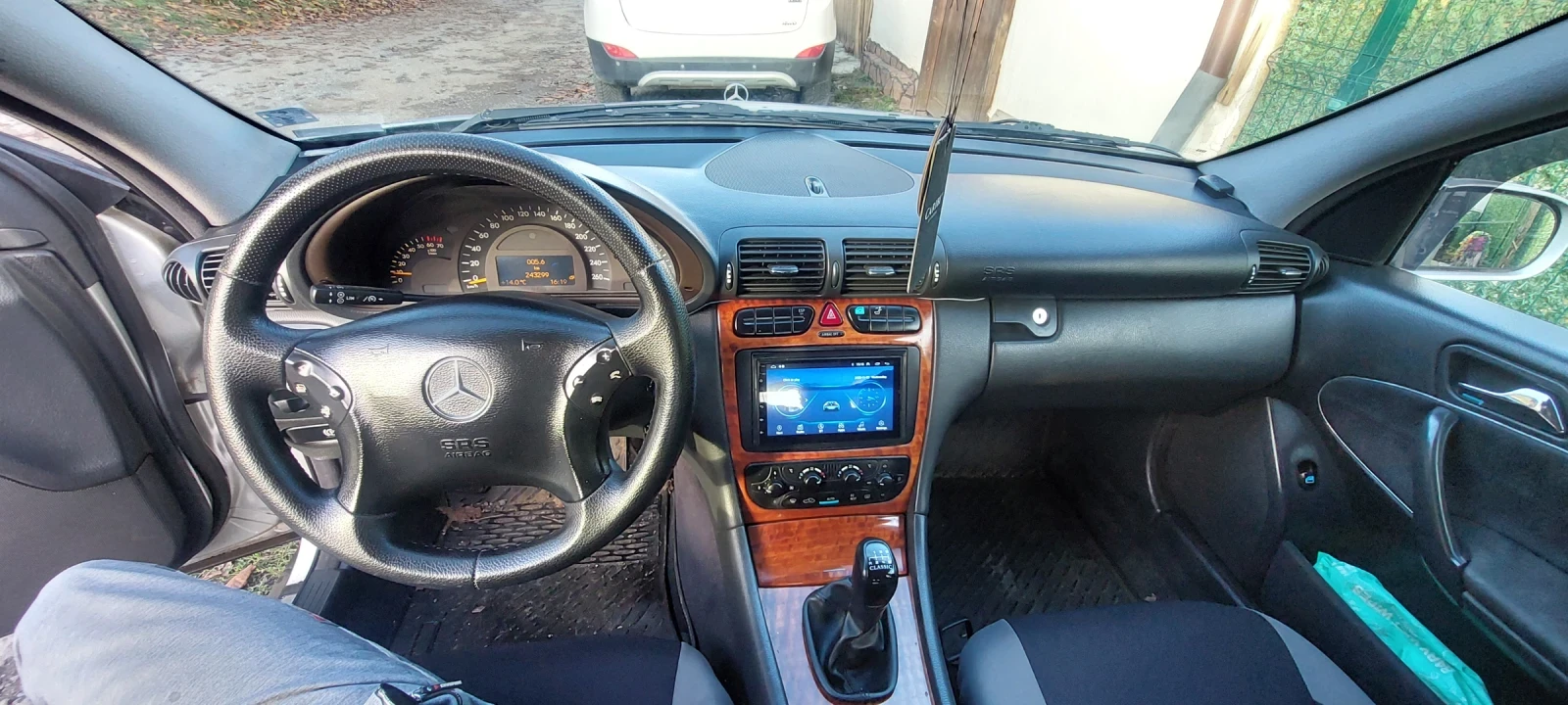 Mercedes-Benz C 180  - изображение 6