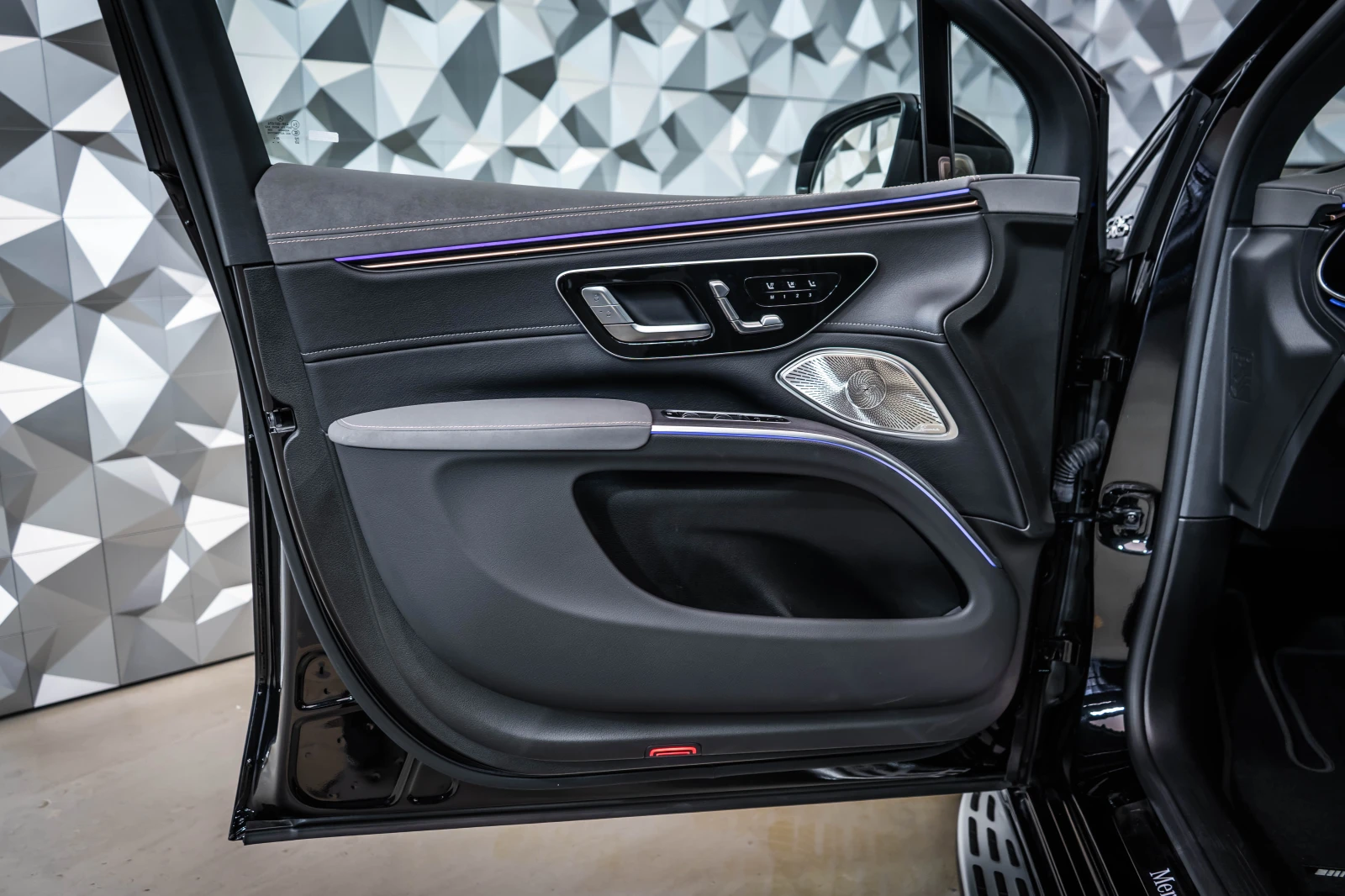 Mercedes-Benz EQS 580 4Matic SUV* Burm* pano - изображение 7