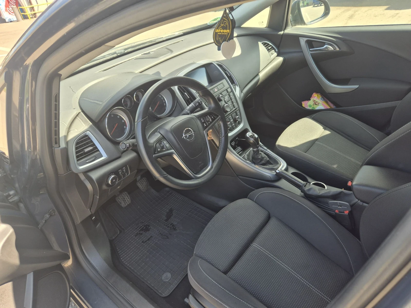 Opel Astra 1.6CDTI, снимка 5 - Автомобили и джипове - 54310924