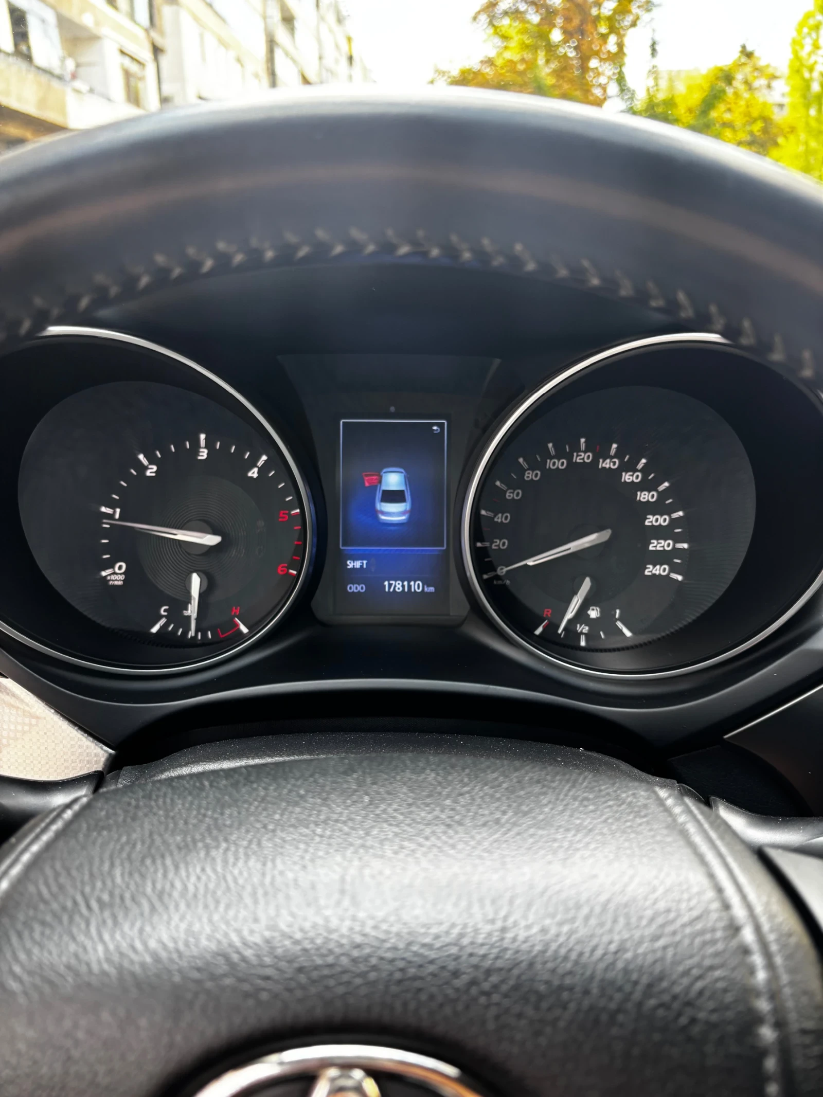 Toyota Avensis 20D-4D EXECUTIVE Реални  километри , снимка 11 - Автомобили и джипове - 55743235