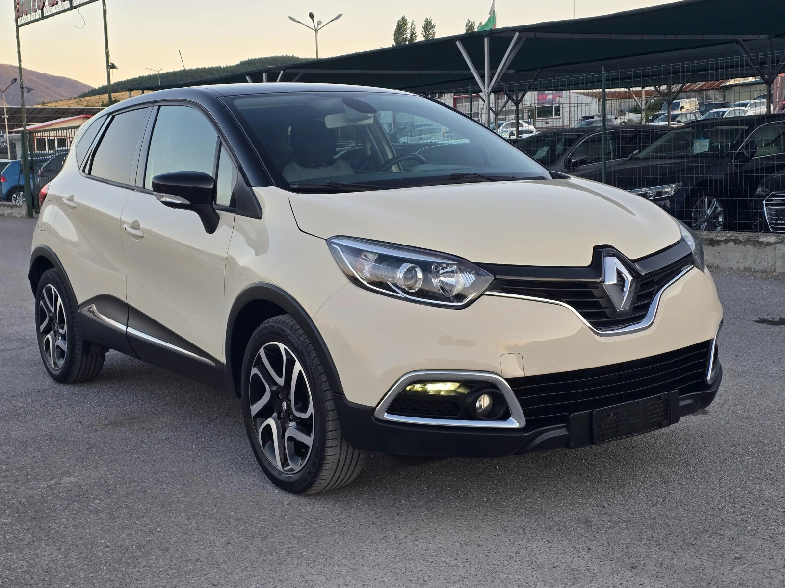 Renault Captur 1.5DCI/AUTOMATIC/Energy R-Link/FULL, снимка 3 - Автомобили и джипове - 55679850