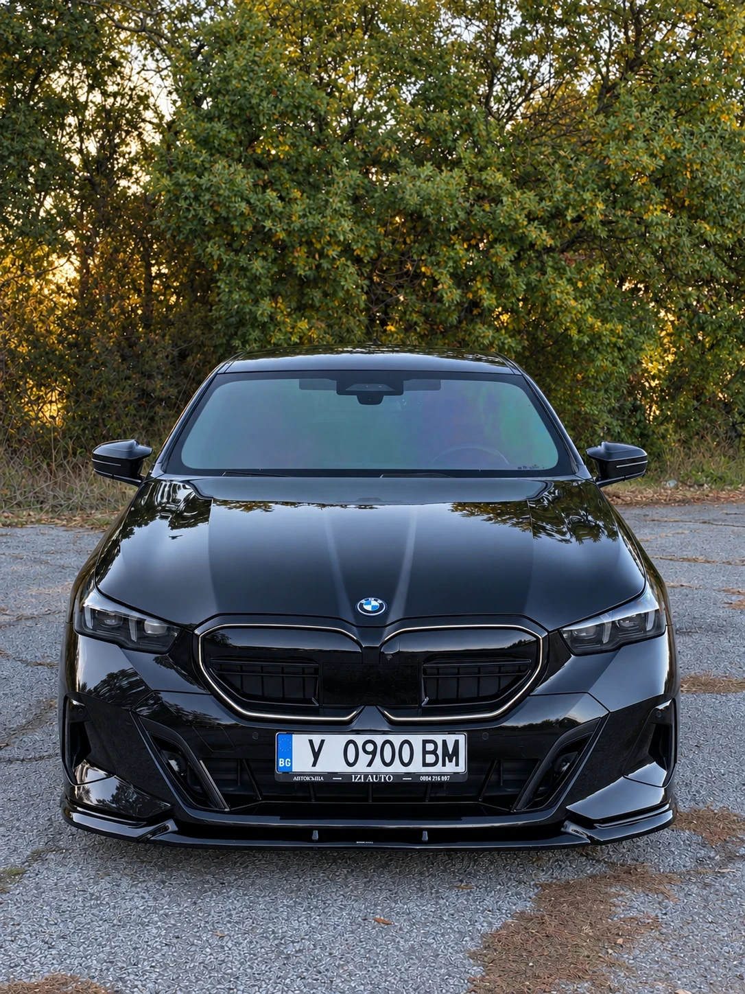 BMW 550 E/ICONIC GLOW/MPERF/INDIVIDUAL/BURGUNDY RED/PLUGIN