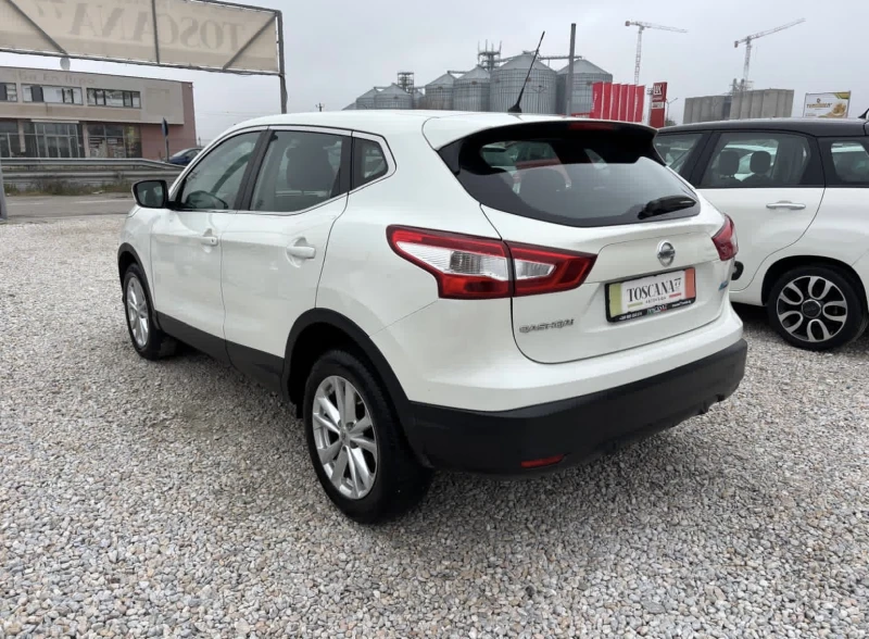 Nissan Qashqai 1.5DCI * 110k.c. * Нави * Камера* Cервизна История, снимка 3 - Автомобили и джипове - 52883519