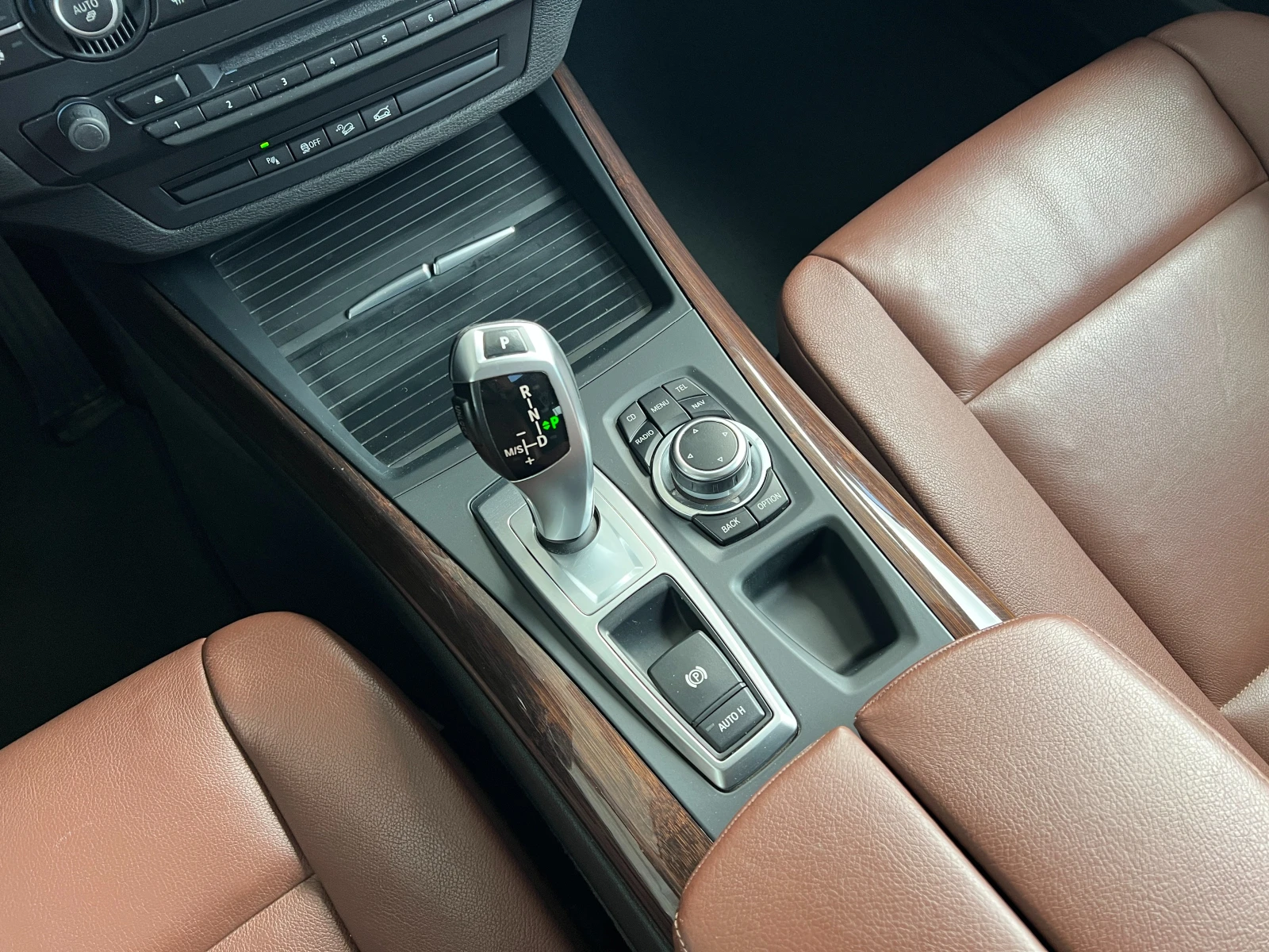 BMW X5 40d xDrive ОБСЛУЖЕН Панорама Подгрев HUD Sport - изображение 10