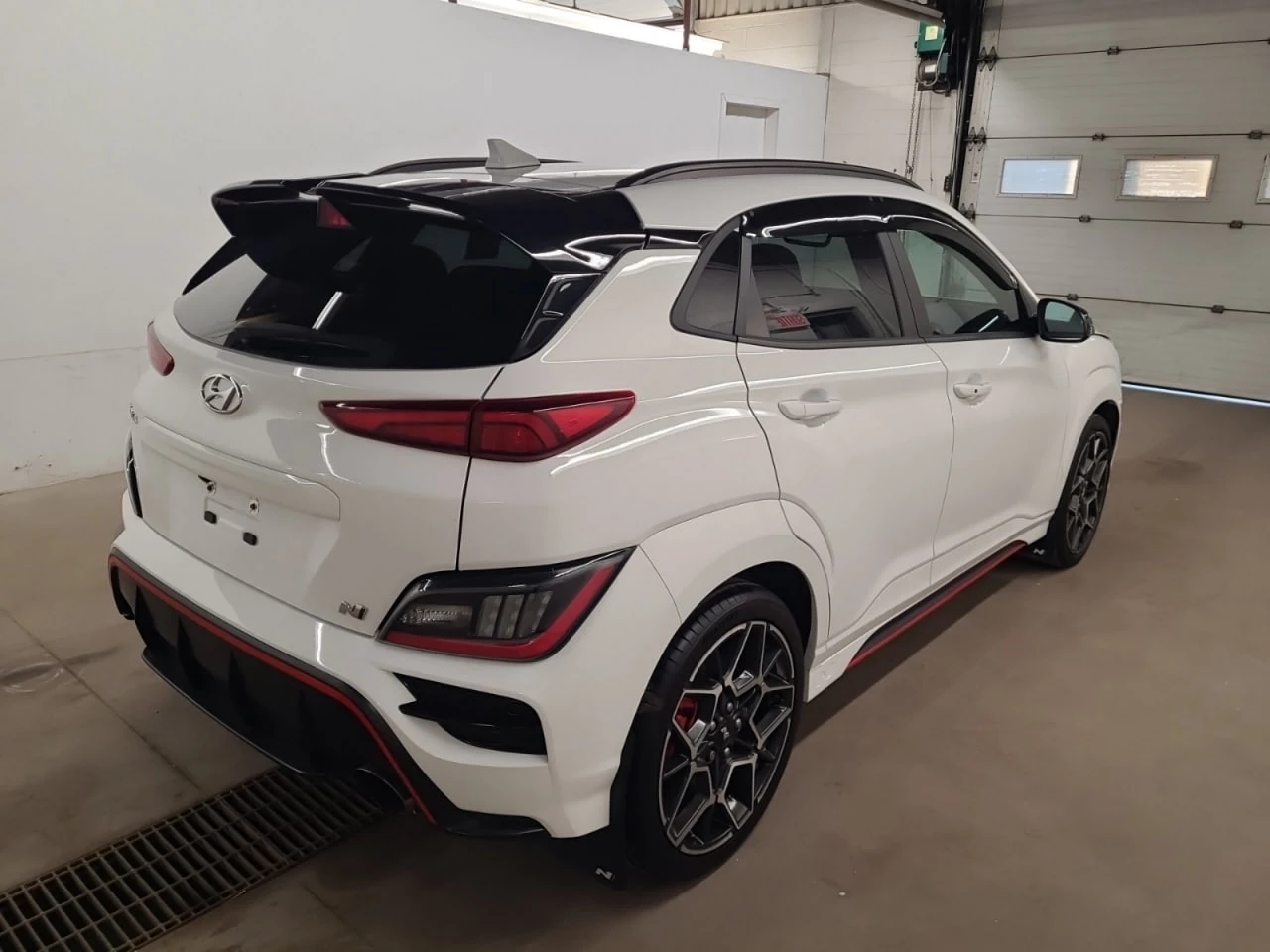 Hyundai Kona * АВТО КРЕДИТ* ЦЕНА ДО БГ * СЕРВИЗНА ИСТОРИЯ *  - изображение 4